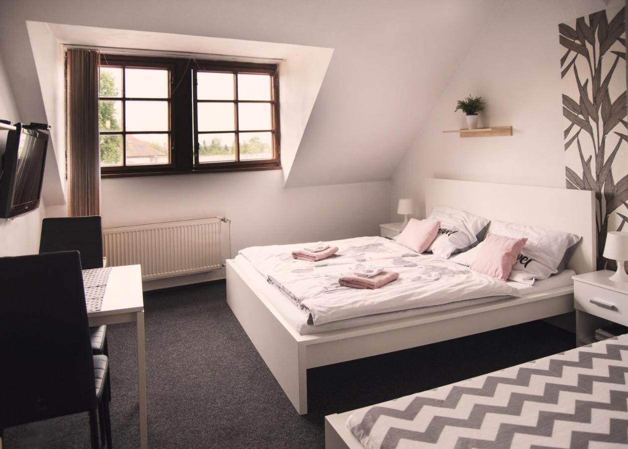 Guesthouse Zlaty Hrozen Česká Lípa Dış mekan fotoğraf